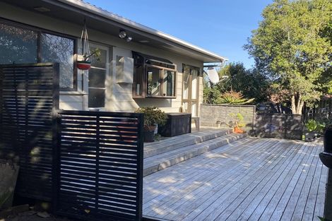 Photo of property in 16 Quincey Place, Massey, Auckland, 0614