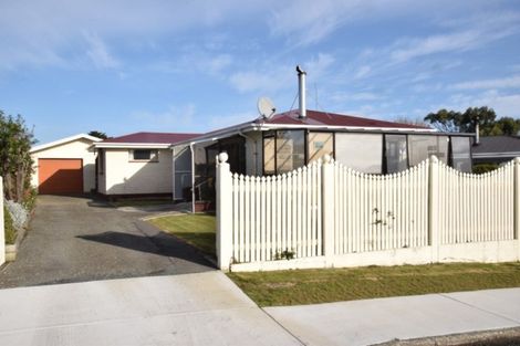 Photo of property in 17 Milford Street, Heidelberg, Invercargill, 9812