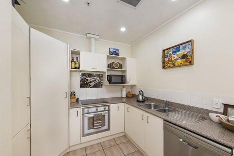Photo of property in Maddison Apartments, 3/6a Queen Street, Palmerston North, 4410