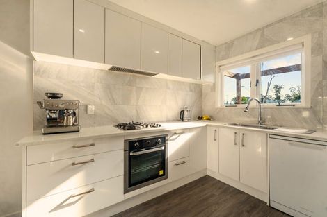 Photo of property in 8 Becroft Drive, Forrest Hill, Auckland, 0620