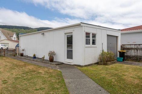 Photo of property in 32 Oxford Street, Tawa, Wellington, 5028