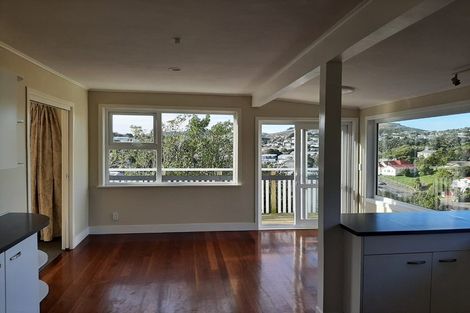 Photo of property in 6 Blandford Way, Newlands, Wellington, 6037