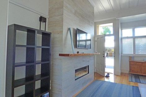 Photo of property in 2/24 Church Street, Devonport, Auckland, 0624