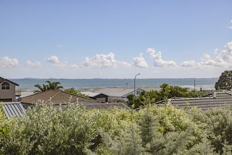 Photo of property in 37 Clarks Beach Road, Clarks Beach, 2122