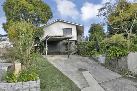 Photo of property in 2/21 Tahu Crescent, Sunnynook, Auckland, 0620