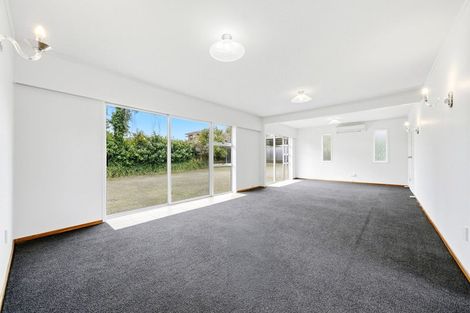 Photo of property in 4220a Great North Road, Glendene, Auckland, 0602