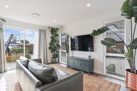 Photo of property in 70 Watkins Drive, Rangiora, 7400