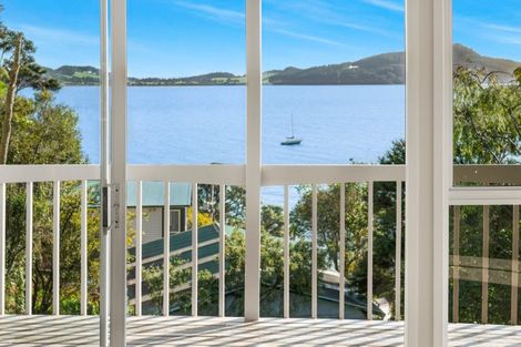 Photo of property in 99 Kawakawa Bay Coast Road, Kawakawa Bay, Papakura, 2585