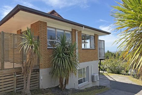 Photo of property in 52 Chelsea View Drive, Chatswood, Auckland, 0626
