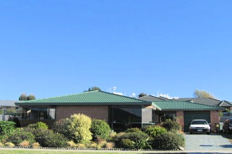 Photo of property in 54 Guildford Drive, Paraparaumu, 5032