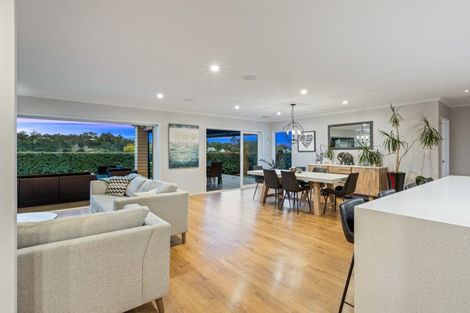 Photo of property in 60 Roberts Road, Matakatia, Whangaparaoa, 0930