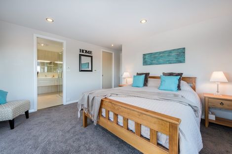 Photo of property in 201 Whangaparaoa Road, Red Beach, 0932