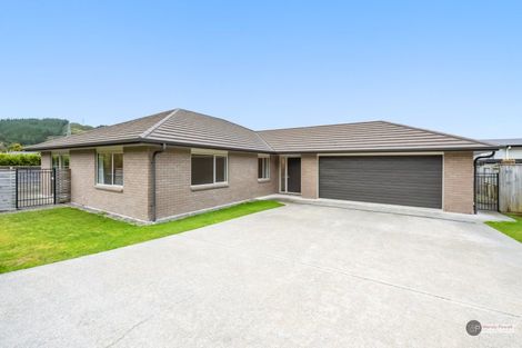 Photo of property in 73 Riverstone Drive, Riverstone Terraces, Upper Hutt, 5018