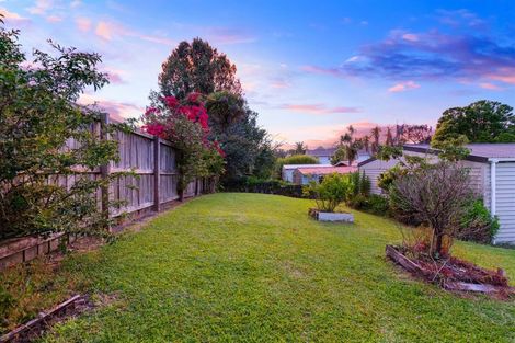 Photo of property in 9 Barnfield Place, Glendene, Auckland, 0602