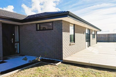 Photo of property in 12 Te Taniwha Road, One Tree Point, 0118