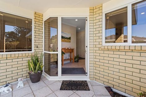 Photo of property in 40 Settlers Grove, Orewa, 0931