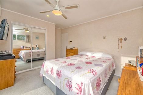 Photo of property in 2/5 Juvena Place, Clover Park, Auckland, 2019