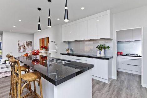 Photo of property in 3 Crompton Place, Orewa, 0931