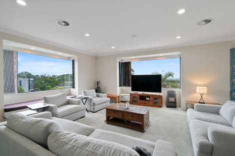 Photo of property in 56 Ribbonwood Crescent, Goodwood Heights, Auckland, 2105