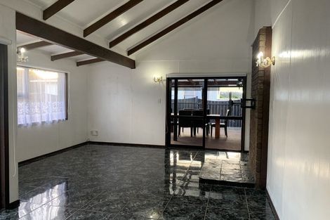 Photo of property in 1/16 Frank Evans Place, Henderson, Auckland, 0610