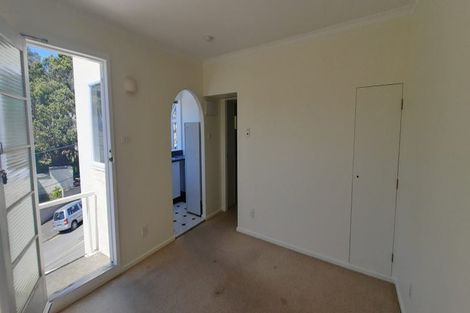 Photo of property in 64 Rolleston Street, Mount Cook, Wellington, 6021