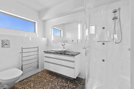 Photo of property in 18 Roy Terrace, Moturoa, New Plymouth, 4310