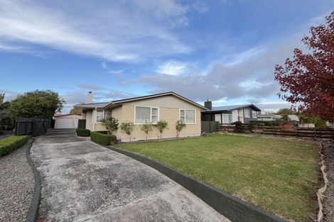 Photo of property in 9 Mokau Place, Terrace End, Palmerston North, 4410