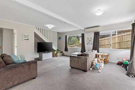 Photo of property in 2/7 Fernlea Rise, Bayview, Auckland, 0629