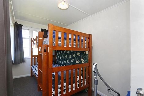 Photo of property in 18 Railway Street, Eltham, 4322