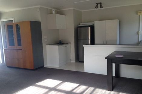 Photo of property in 25 Glenfern Road, Mellons Bay, Auckland, 2014