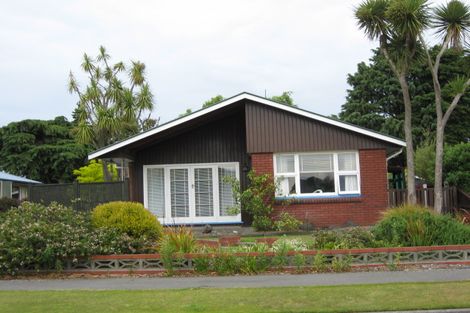 Photo of property in 30 Waratah Street, Avondale, Christchurch, 8061