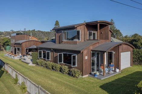 Photo of property in 17 Hahei Beach Road, Hahei, Whitianga, 3591