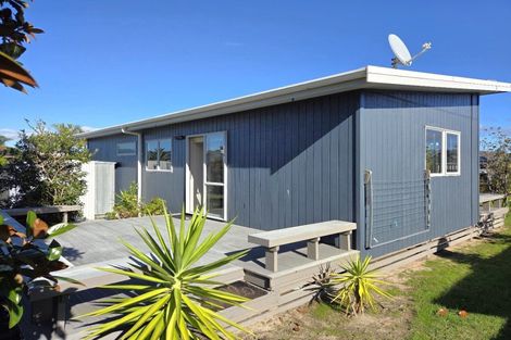 Photo of property in 102 Sands Crescent, Matarangi, Whitianga, 3592
