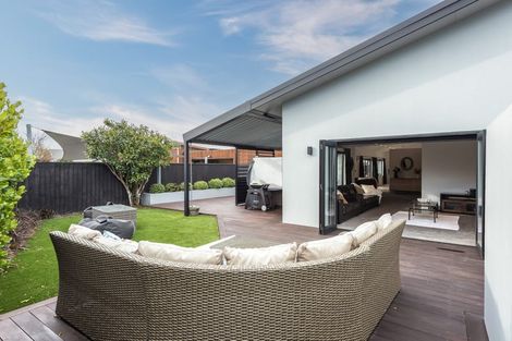 Photo of property in 14 Willowview Drive, Redwood, Christchurch, 8051