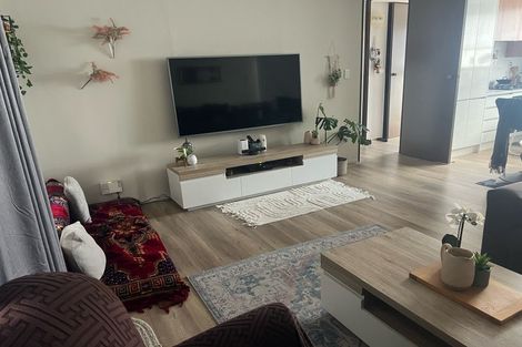 Photo of property in 2/25 Nearco Street, Randwick Park, Auckland, 2105