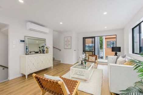 Photo of property in 10/6 Woodhouse Place, West Harbour, Auckland, 0618