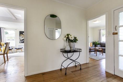 Photo of property in 25 Makiri Street, Helensville, 0800