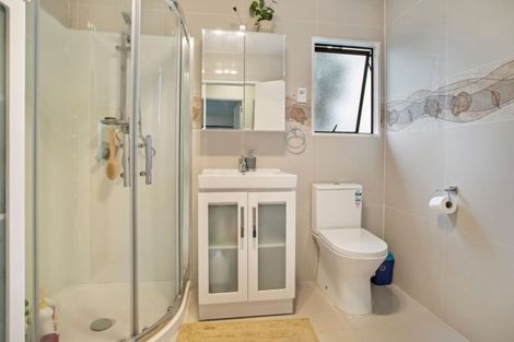 Photo of property in 2/12 Skelton Avenue, Randwick Park, Auckland, 2105