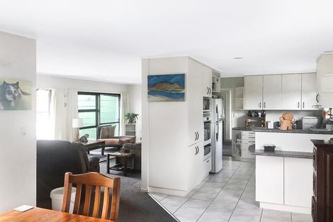 Photo of property in 18 Glencoe Road, Browns Bay, Auckland, 0630