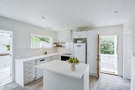 Photo of property in 103 Brian Crescent, Stanmore Bay, Whangaparaoa, 0932