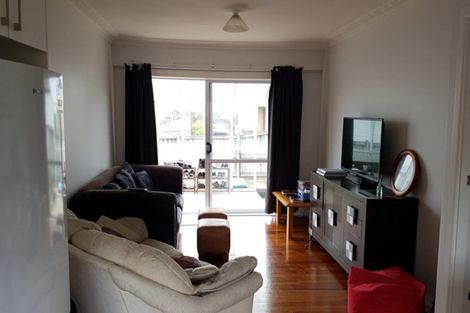 Photo of property in 10 Harding Avenue, Te Atatu South, Auckland, 0610