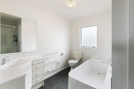 Photo of property in 43 Shortt Street, Foxton Beach, Foxton, 4815