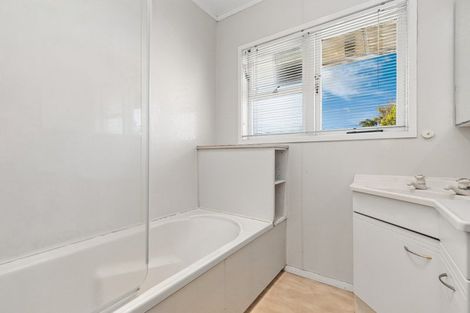 Photo of property in 23 Humphrey Kemp Avenue, Henderson, Auckland, 0612