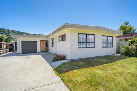 Photo of property in 6 Seattle Grove, Totara Park, Upper Hutt, 5018
