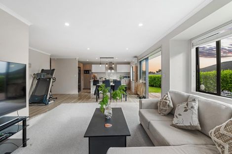 Photo of property in 8 Grenache Way, Kumeu, 0810