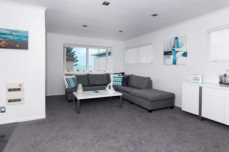 Photo of property in 2/21 The Esplanade, Eastern Beach, Auckland, 2012