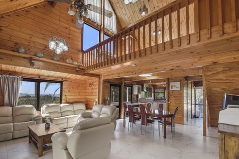 Photo of property in 205 Whangaparaoa Road, Red Beach, 0932