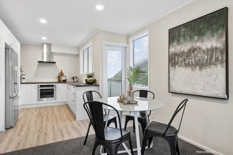 Photo of property in 3/6 Robertson Street, Owhiro Bay, Wellington, 6023