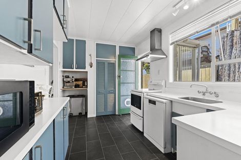 Photo of property in 2/12 Ambury Place, Merrilands, New Plymouth, 4312