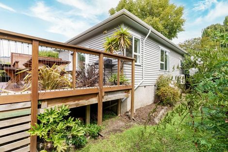 Photo of property in 215 Waimea Terrace, Beckenham, Christchurch, 8023